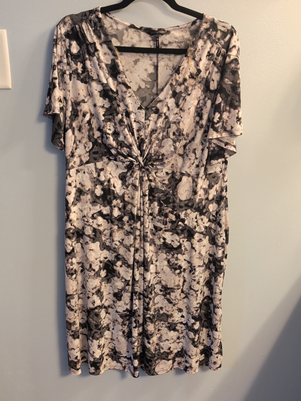 Daisy Fuentes Black & White Marble Knot-Front V-Neck Dress